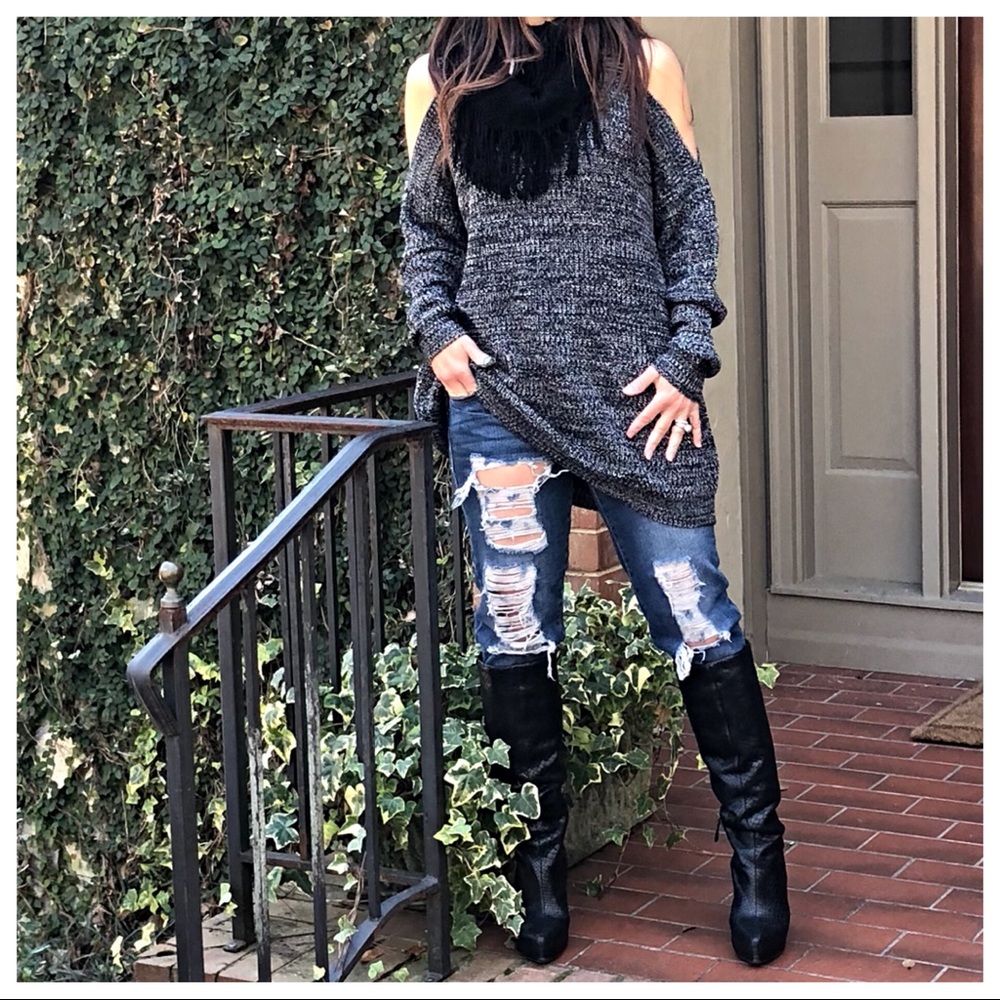 ✨LAST ONE ✨Loose fit cold shoulder pepper sweater - Picture 2 of 7